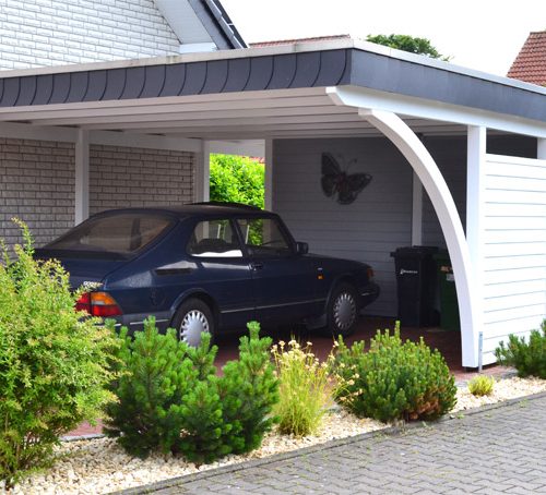 Carport mit Abstellraum in Halle