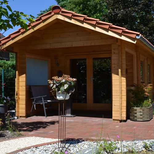 Gartenhaus aus 45mm BB und Freisitz in Verl