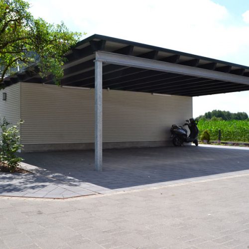 Flachdachcarport mit Abstellräumen für 3 Fahrzeuge in Neuenkirchen